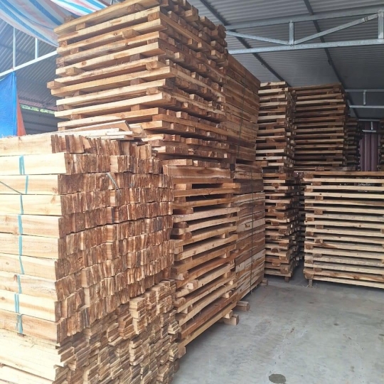 Đóng pallet gỗ giá rẻ Bình Dương